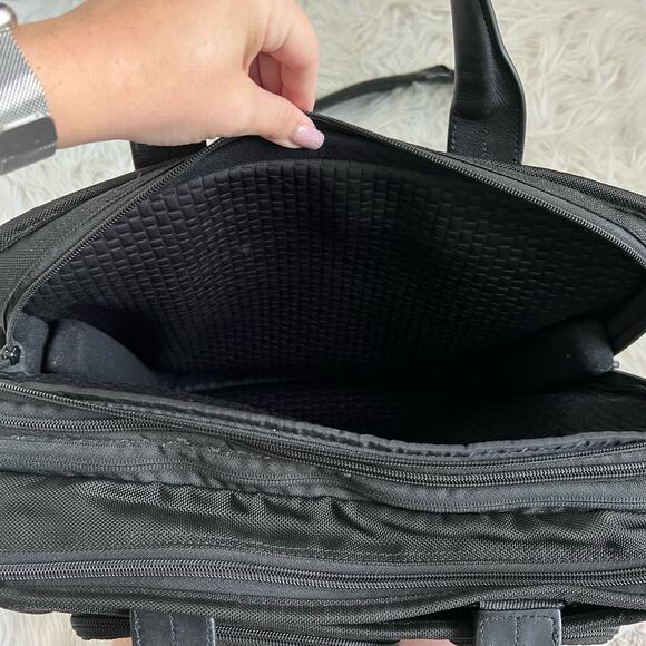 Tumi Alpha 2 Compact Large Screen Laptop Briefcase - Picture 5 of 16